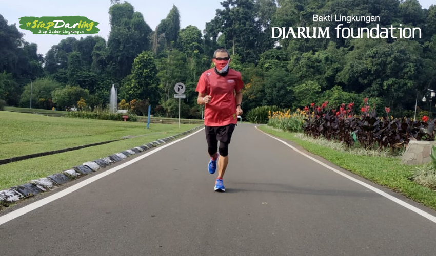 Tak Dimakan Usia, Semangat Peserta Runner Ini Tak Perlu Diragukan