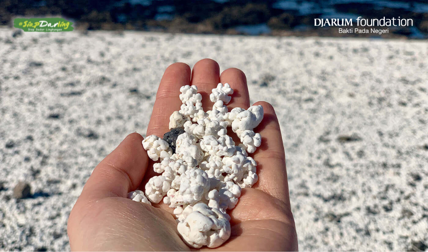 Unik! Pasir Pantai Ini Mirip Popcorn