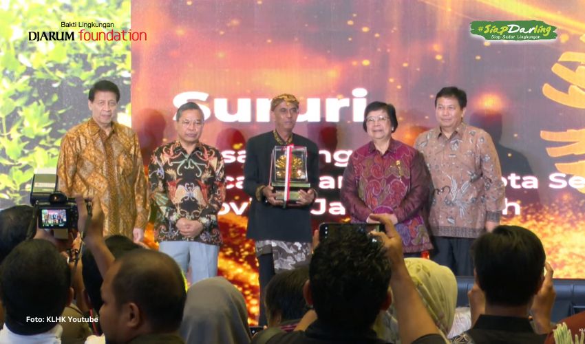 Pak Sururi Terima Penghargaan Kalpataru